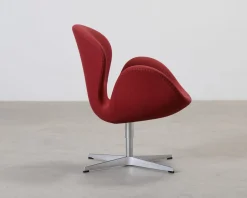 Fritz Hansen Swan 3220 fåtölj röd