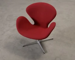 Fritz Hansen Swan 3220 fåtölj röd