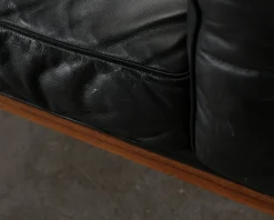 Futura Möbler Monte Carlo 2-sits vintage soffa svart läder