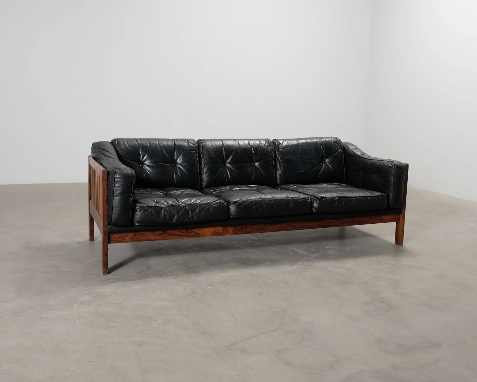 Futura Möbler Monte Carlo 3-sits vintage soffa svart läder