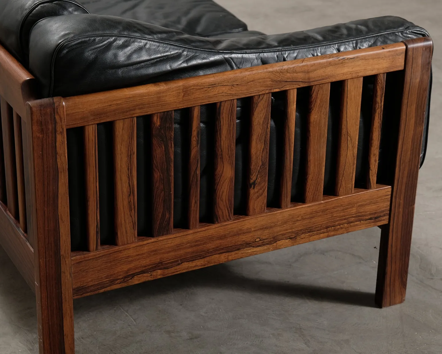 Futura Möbler Monte Carlo 3-sits vintage soffa svart läder