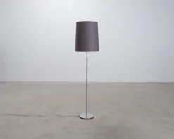 Golvlampa grå