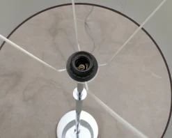 Golvlampa grå