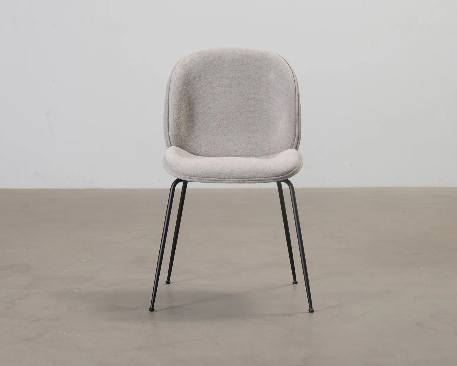 GUBI Beetle stol beige