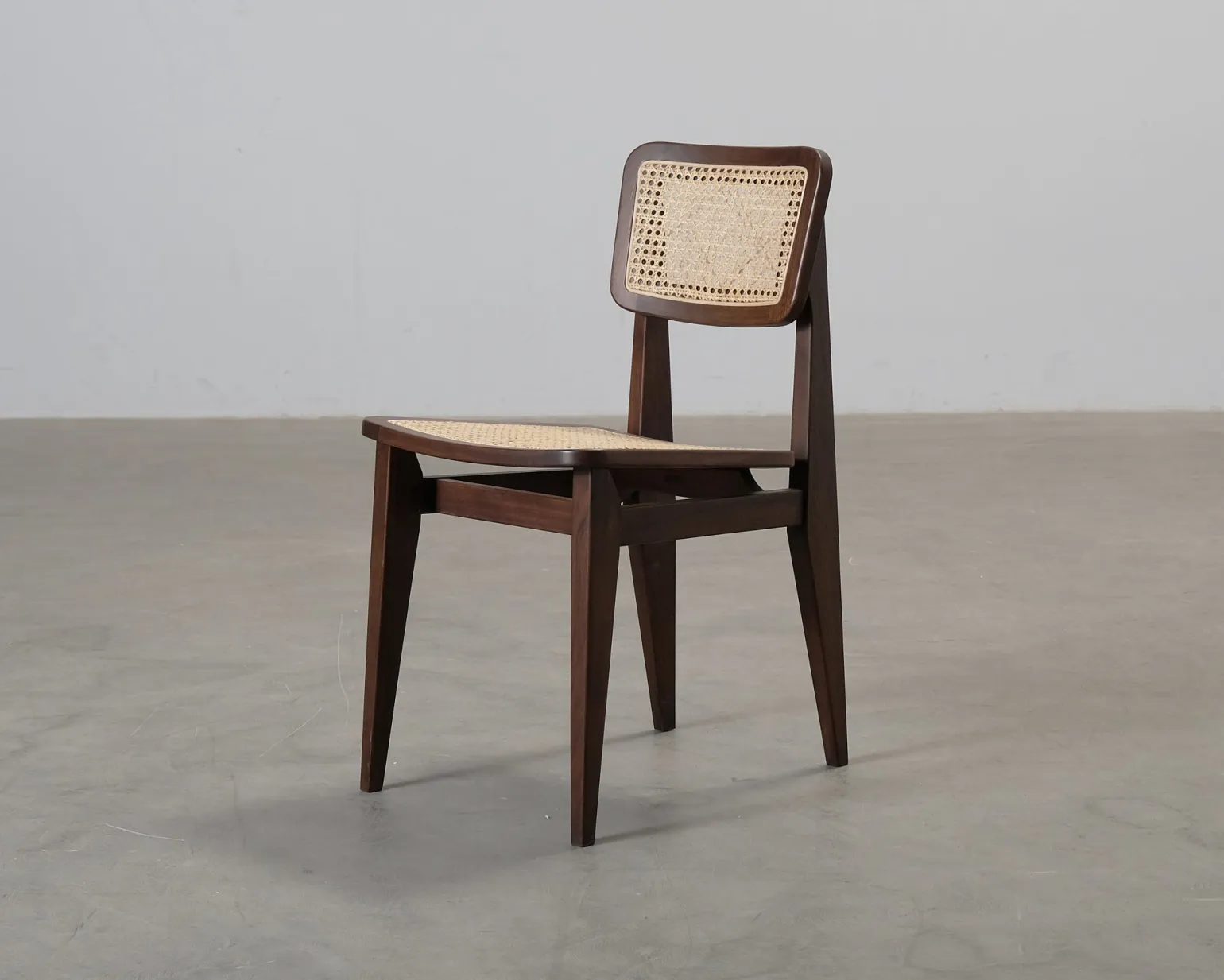 Gubi C-chair valnöt / rotting