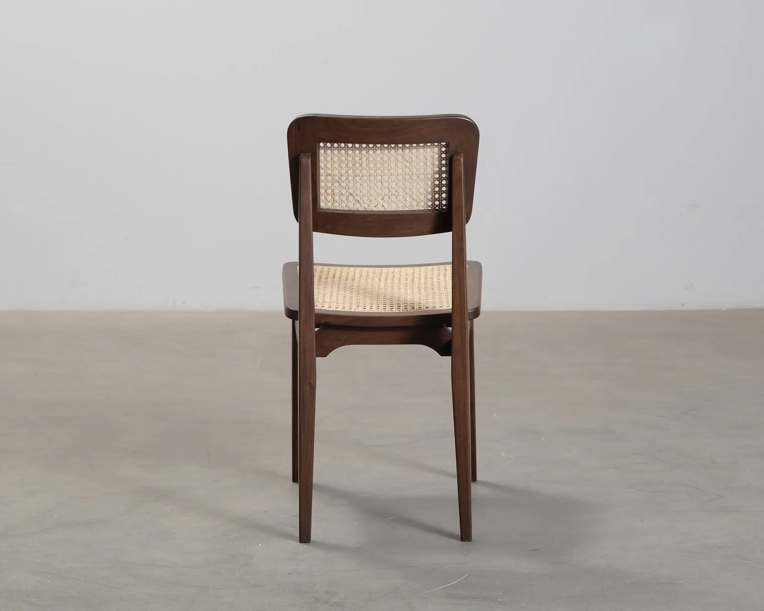Gubi C-chair valnöt / rotting