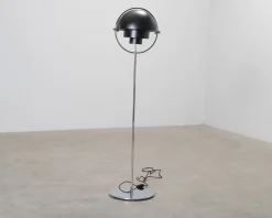 Gubi Multi-Lite golvlampa svart / krom