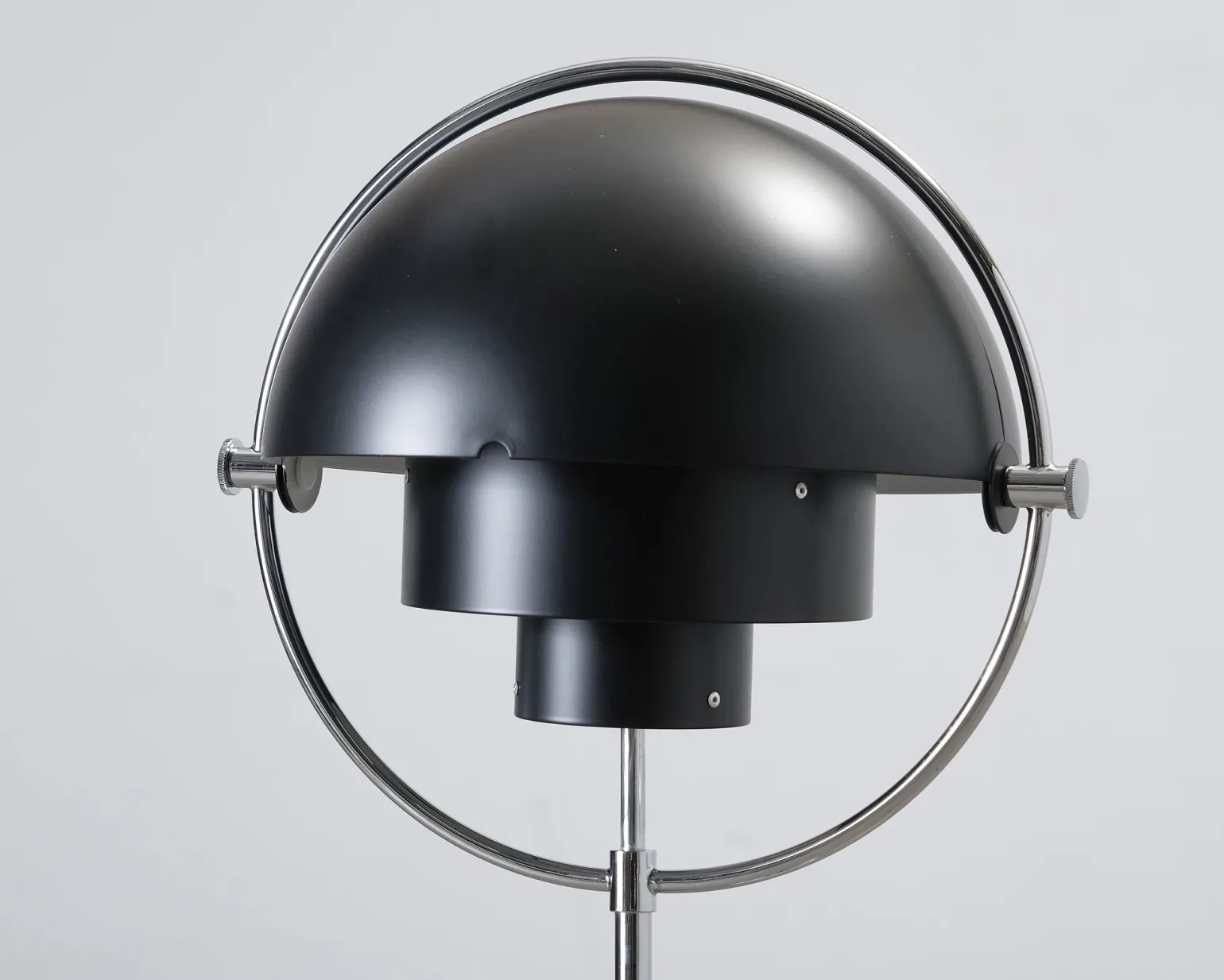Gubi Multi-Lite golvlampa svart / krom