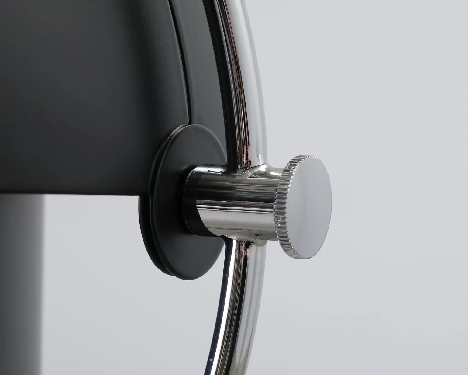 Gubi Multi-Lite golvlampa svart / krom