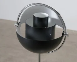 Gubi Multi-Lite golvlampa svart / krom