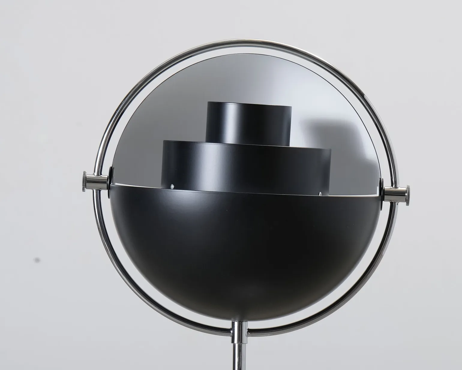 Gubi Multi-Lite golvlampa svart / krom