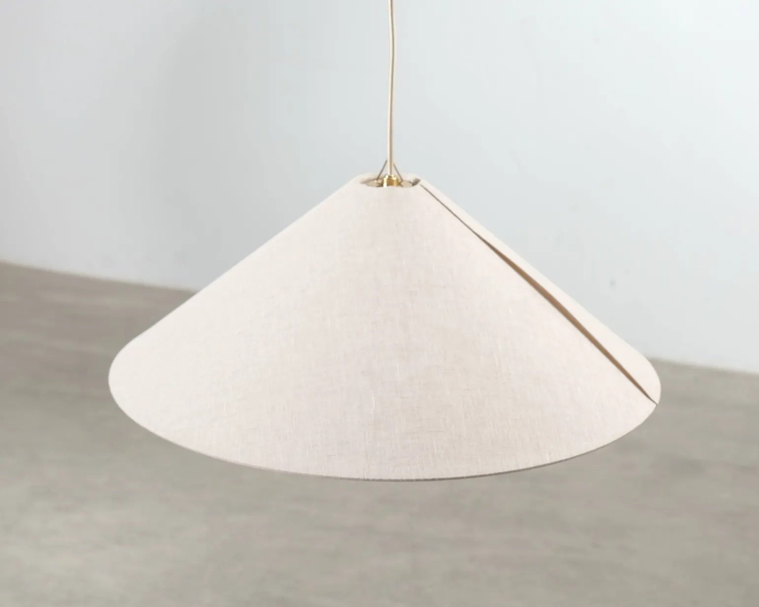 Gubi 1967 pendellampa mässing / canvas