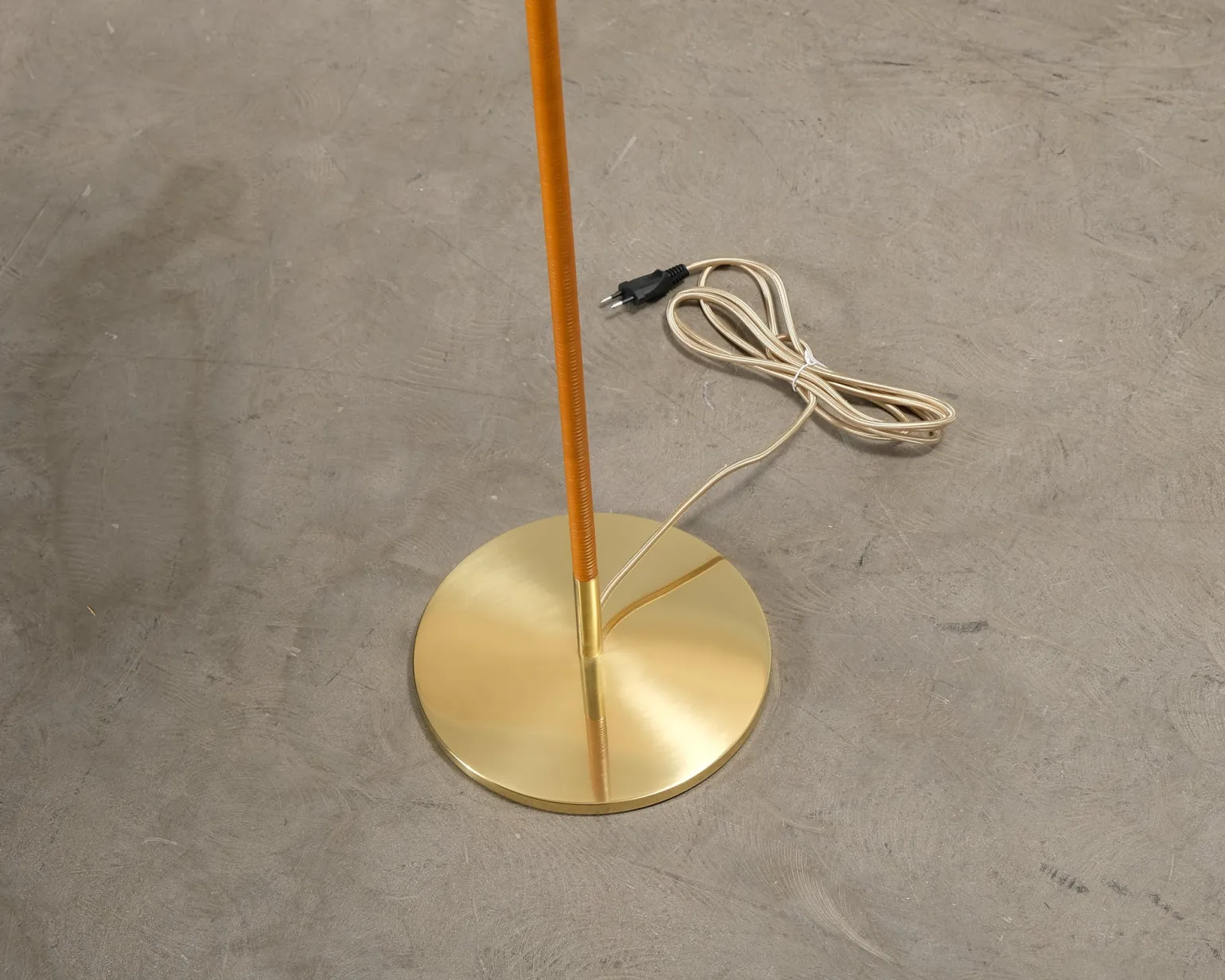 GUBI Tynell 9602 golvlampa canvas / mässing