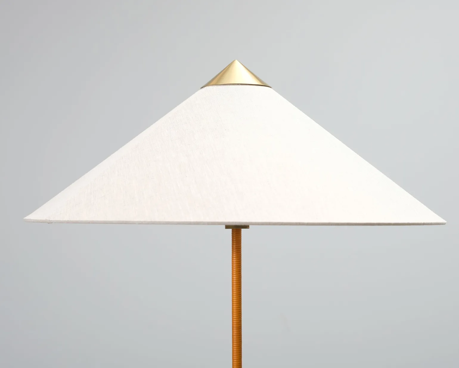GUBI Tynell 9602 golvlampa canvas / mässing