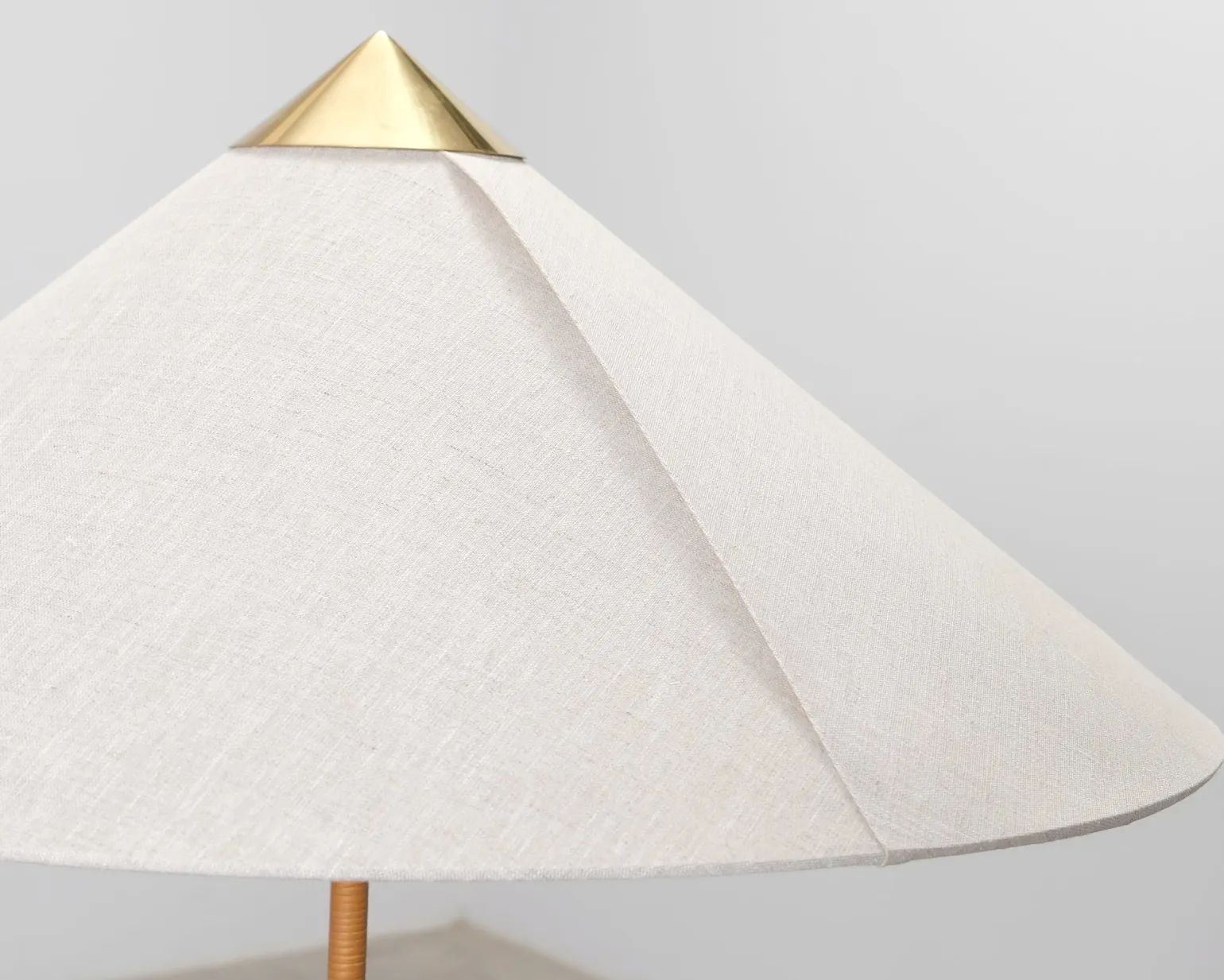 GUBI Tynell 9602 golvlampa canvas / mässing