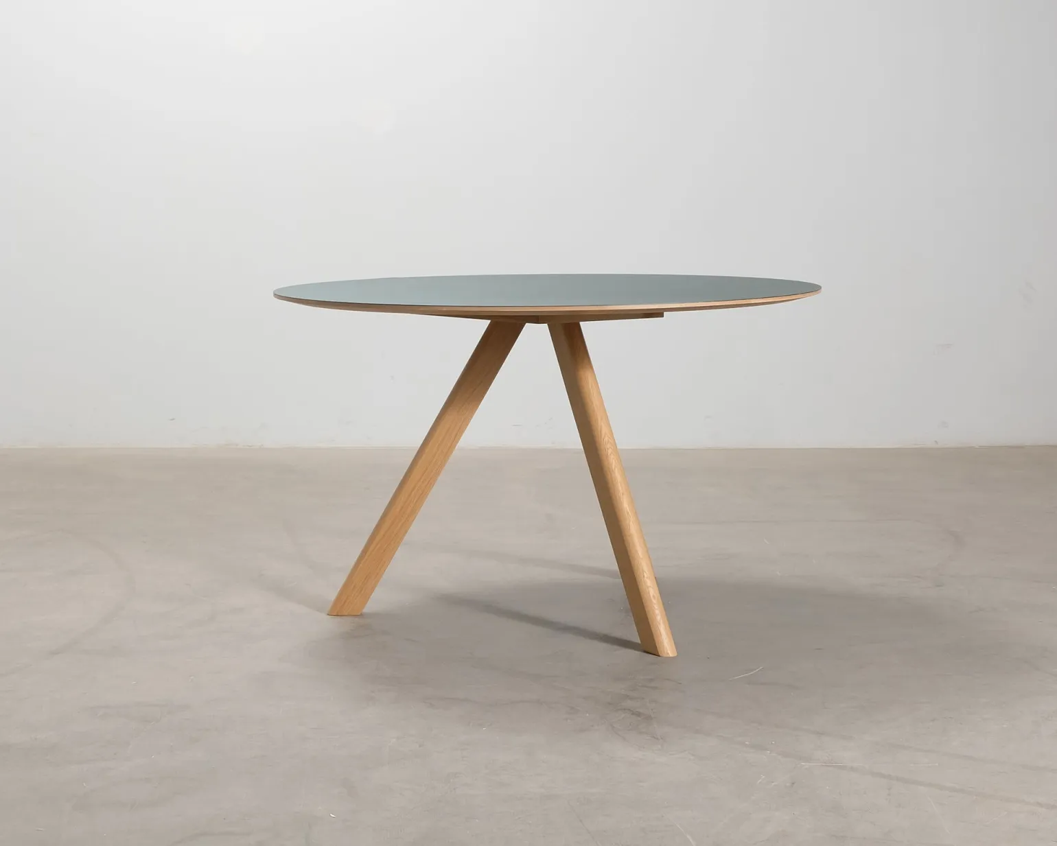 HAY CPH20 matbord ø 120 cm ek / grön linoleum