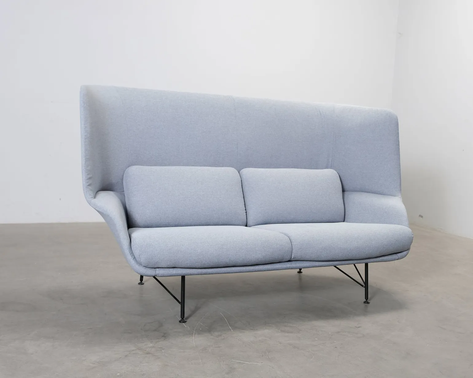 Herman Miller Striad Lounge 2-sits soffa ljusblå