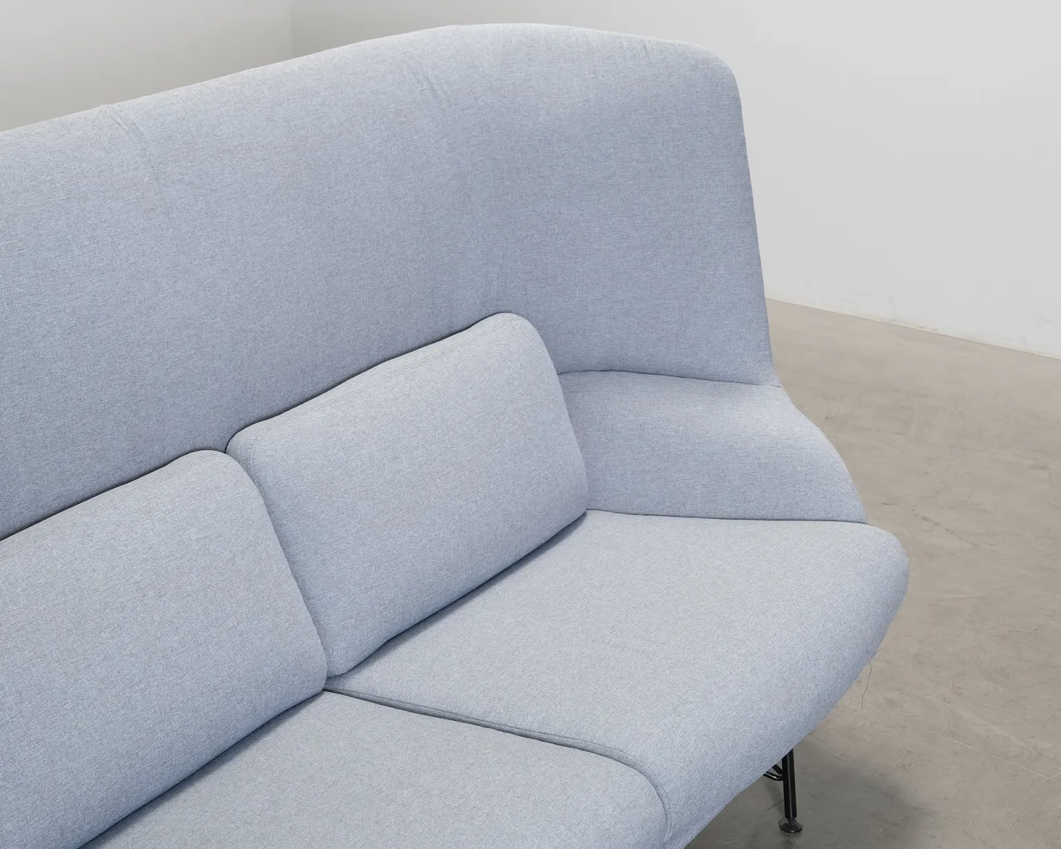 Herman Miller Striad Lounge 2-sits soffa ljusblå