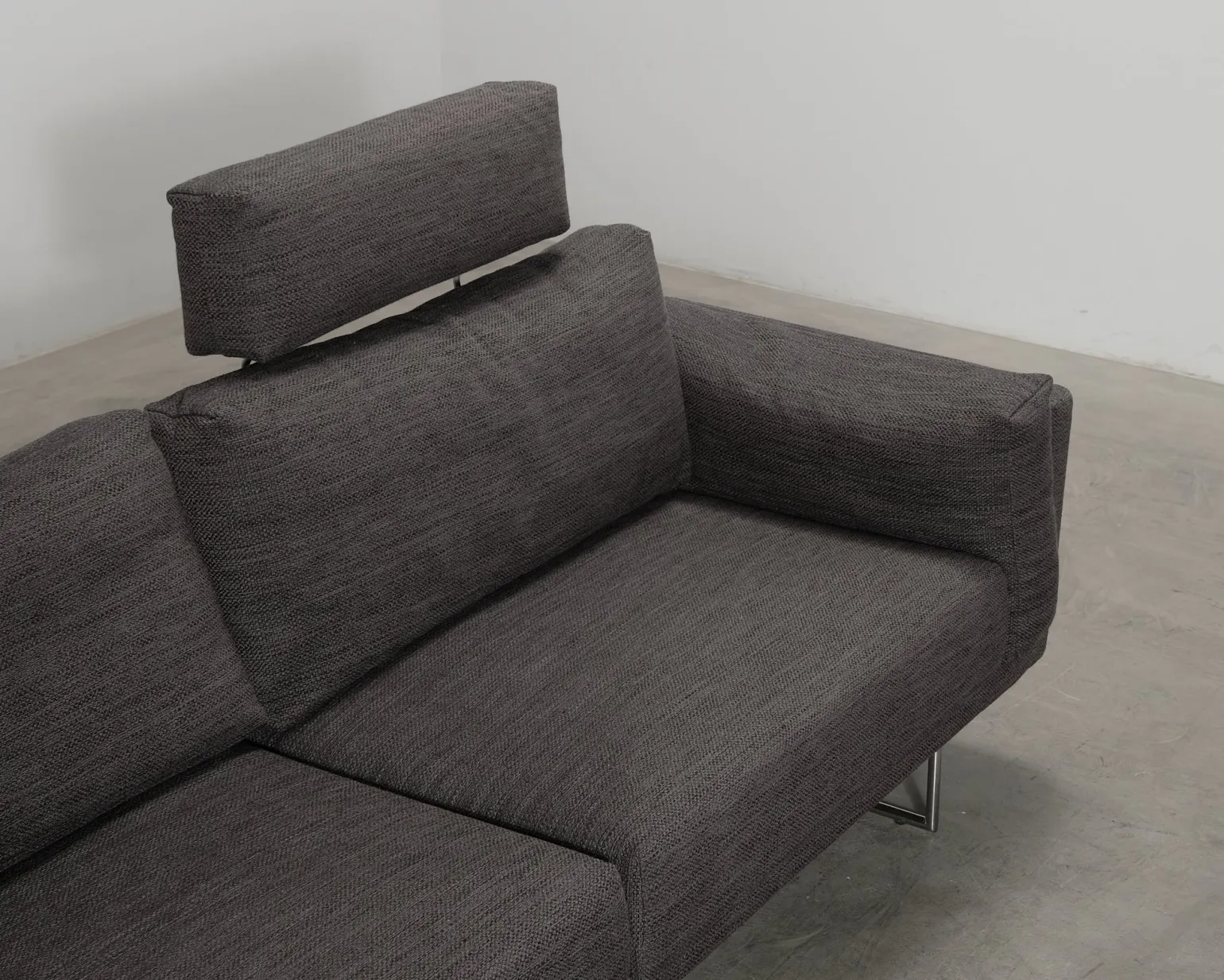 Ire Möbel Altero A 3-sits soffa brungrå