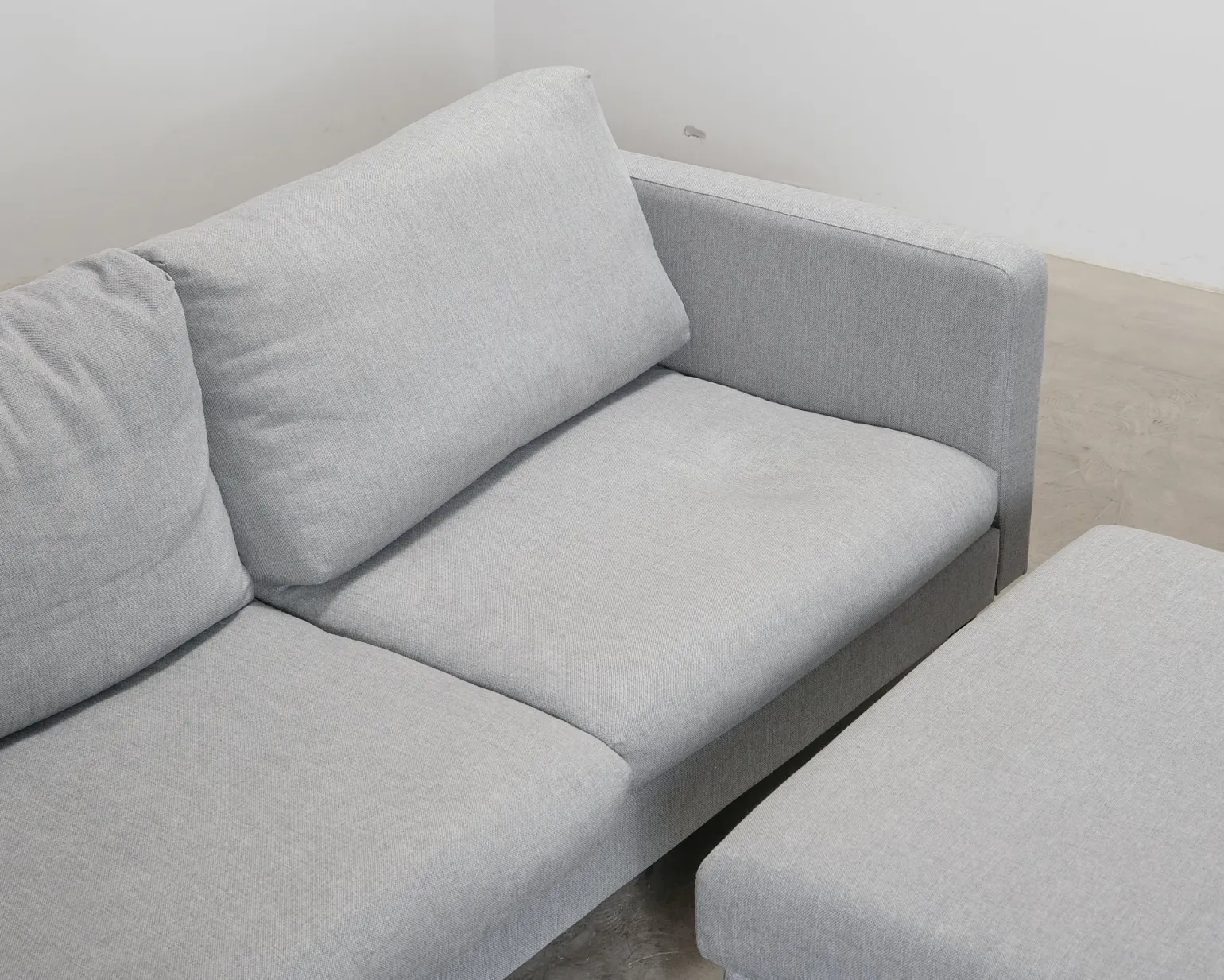 Iris 2,5-sits soffa med fotpall grå