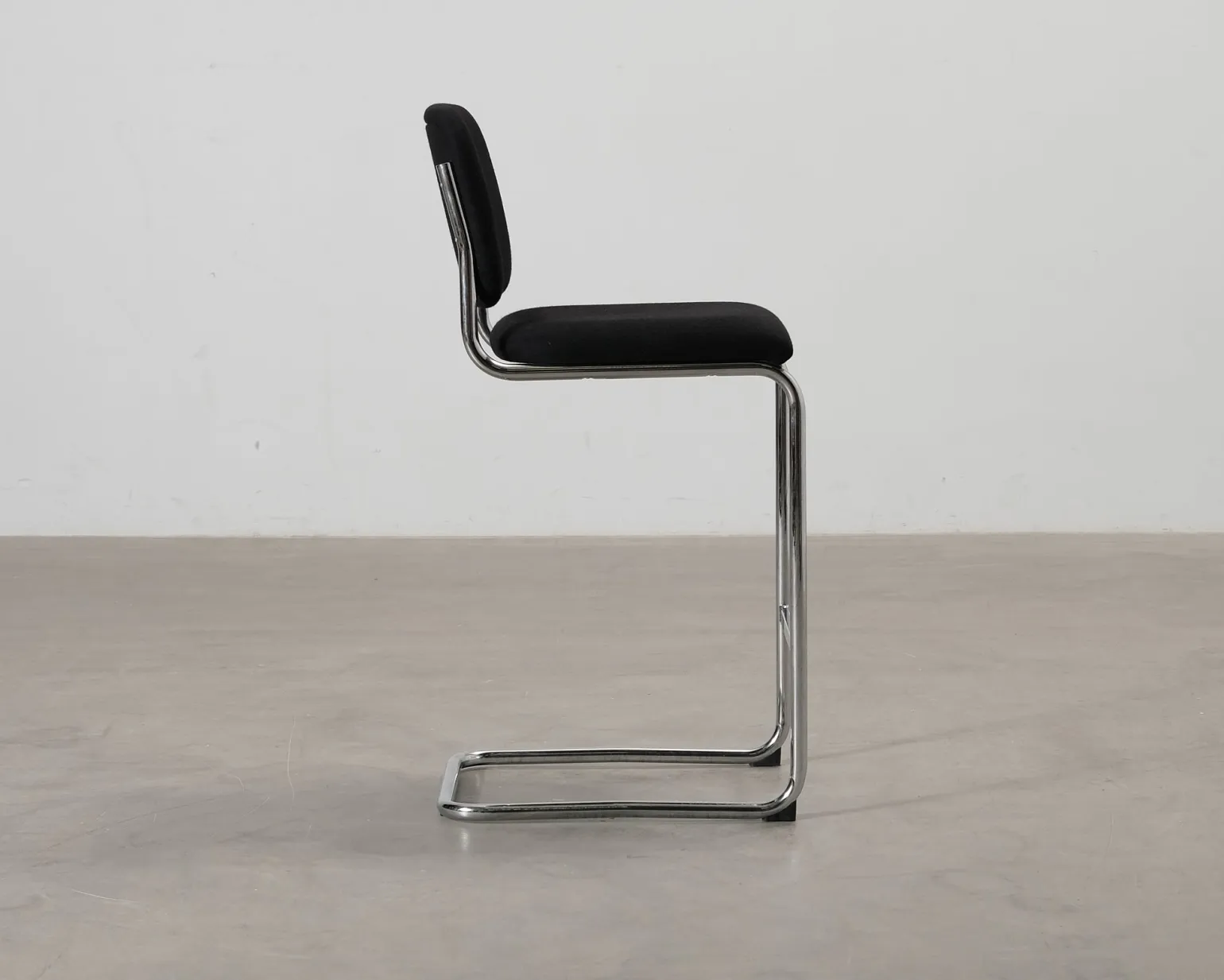 Knoll Cesca barstol svart