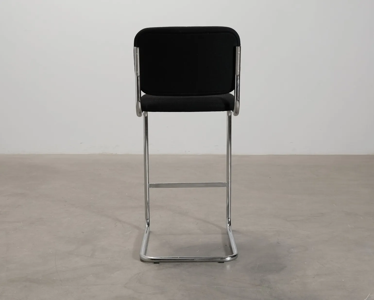 Knoll Cesca barstol svart