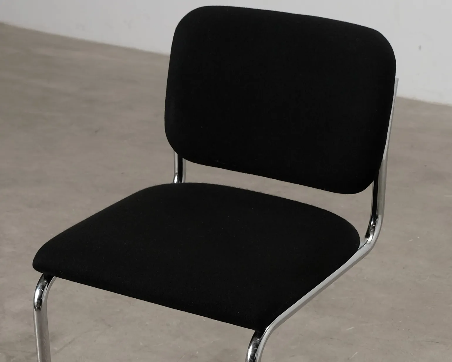Knoll Cesca barstol svart