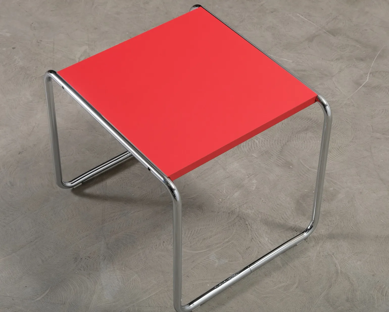 Knoll Laccio sidobord röd