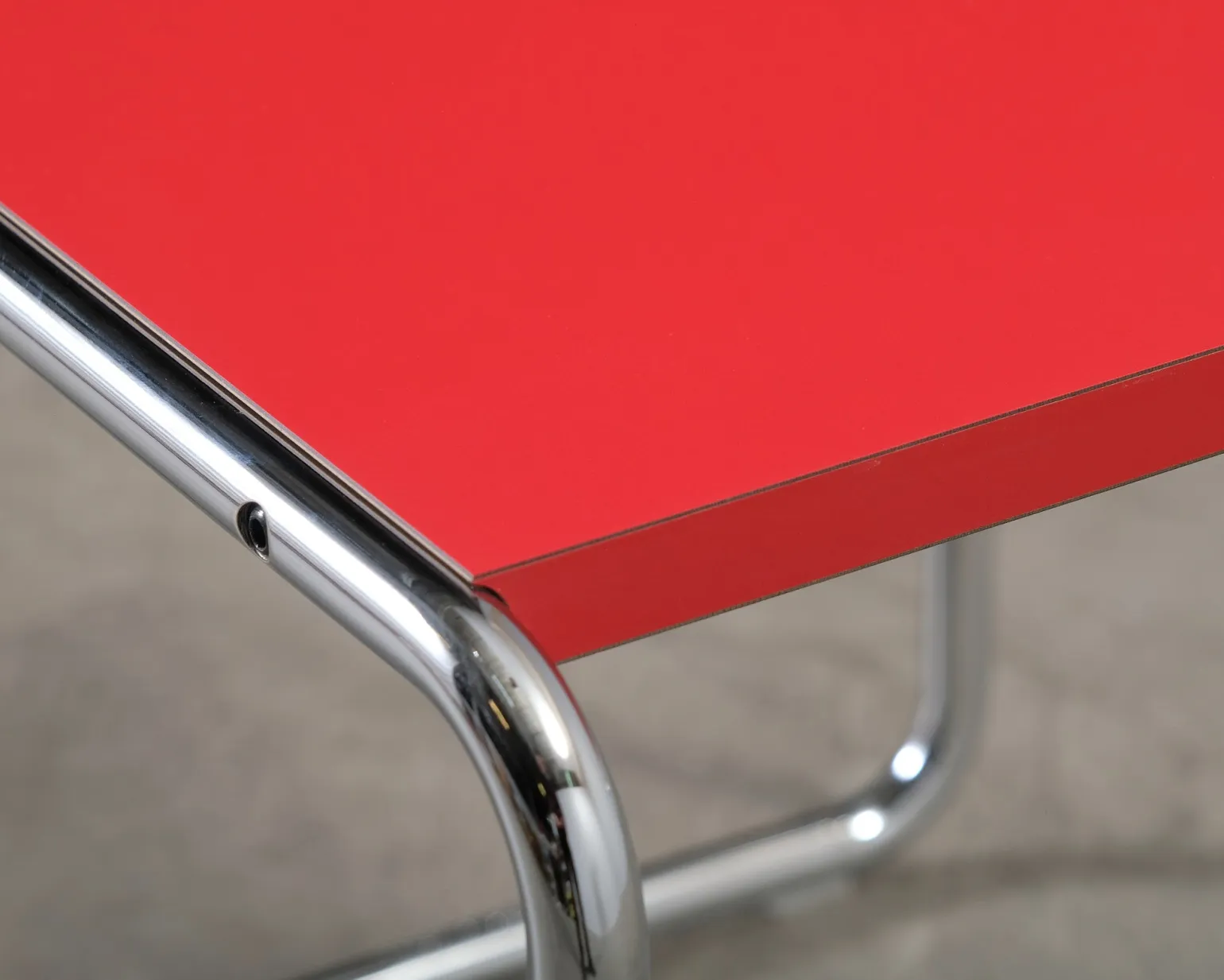 Knoll Laccio sidobord röd