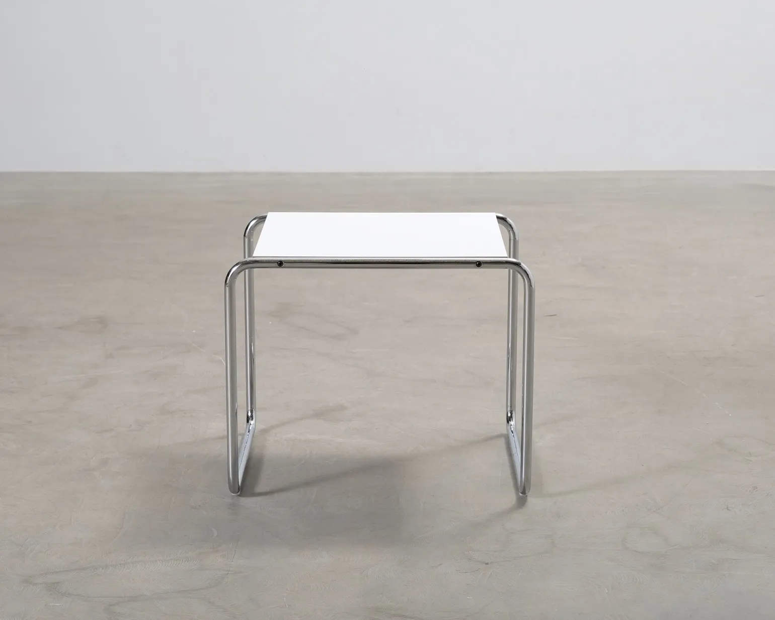 Knoll Laccio sidobord vit