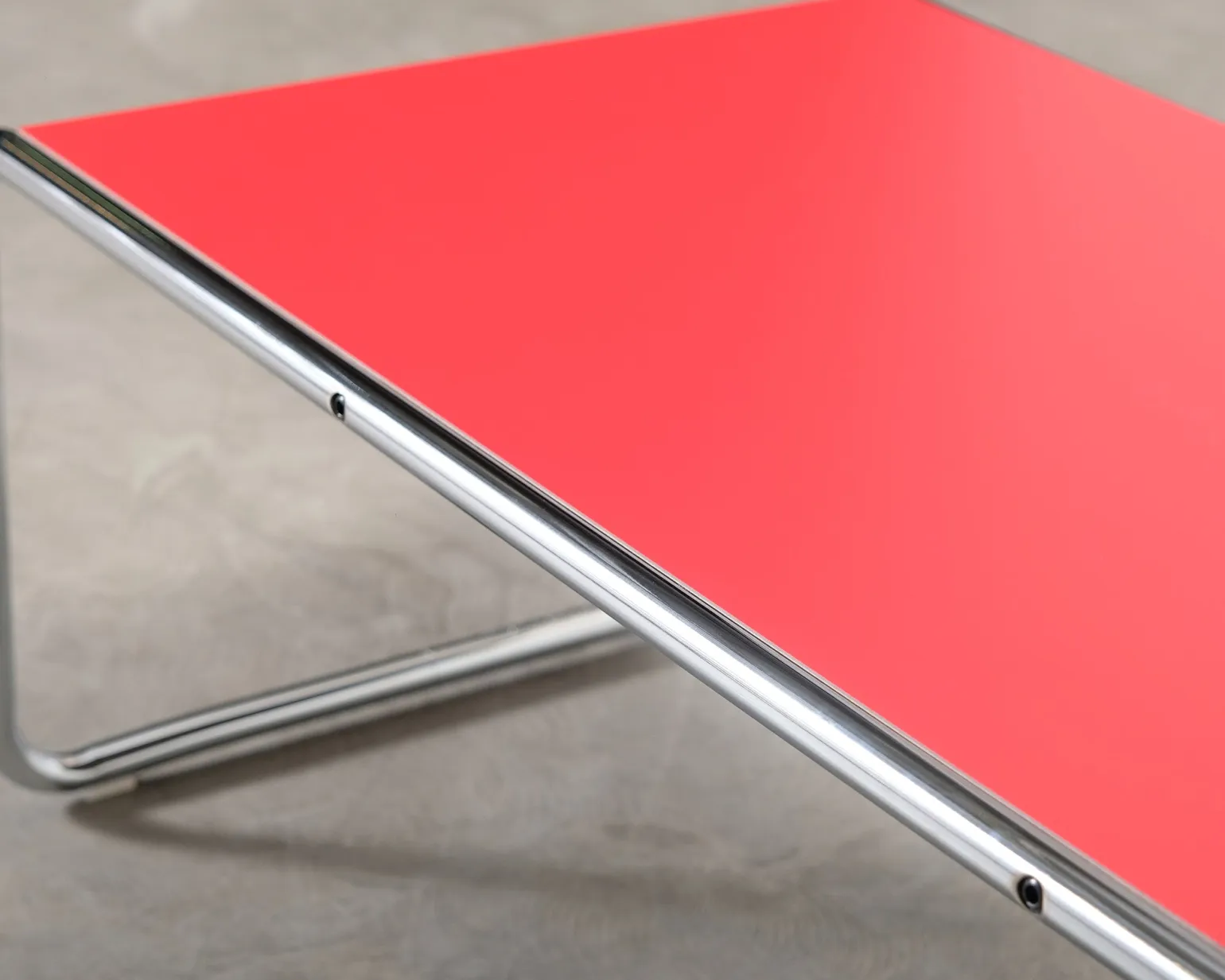 Knoll Laccio soffbord röd
