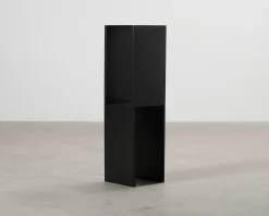 Kristina Dam Studio Pedestal sidobord svart