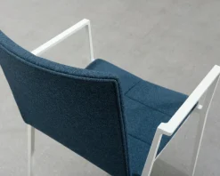 Lammhults Archal karmstol mörkblå