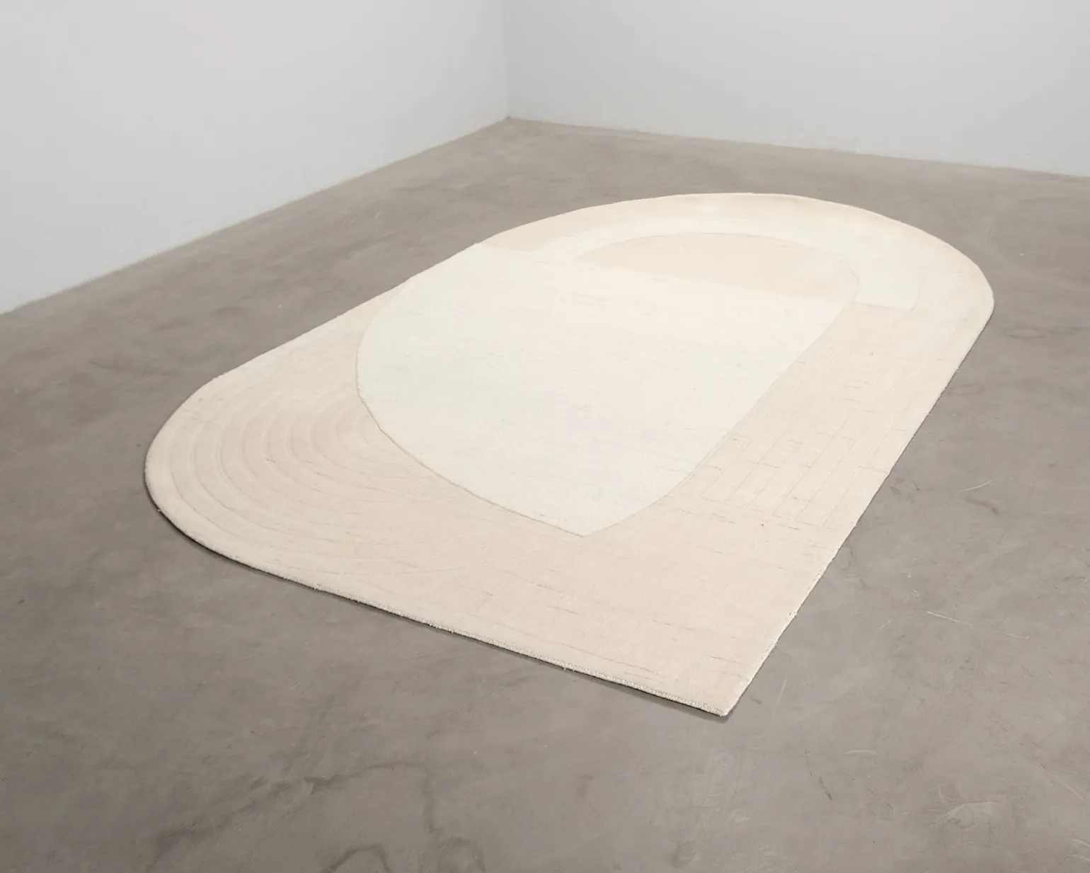 Layered Circular ullmatta 220 x 350 cm Bone White