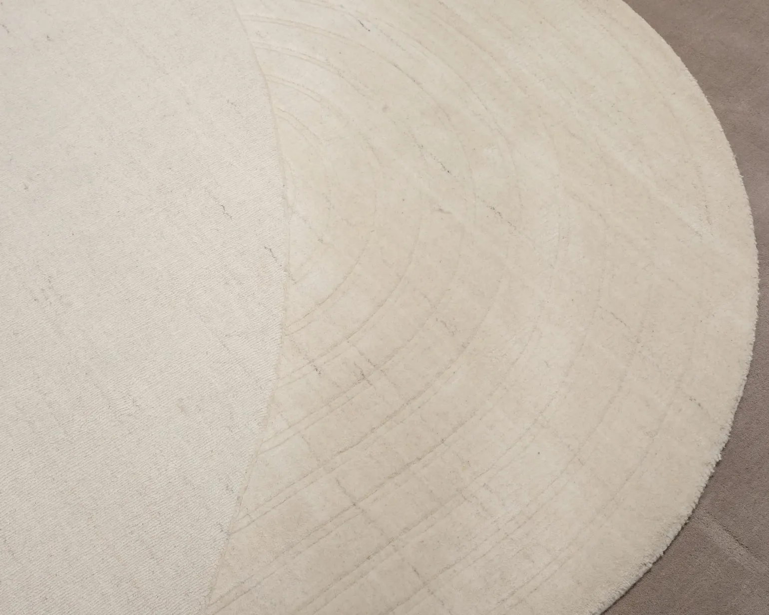 Layered Circular ullmatta 180 x 270 cm Bone White