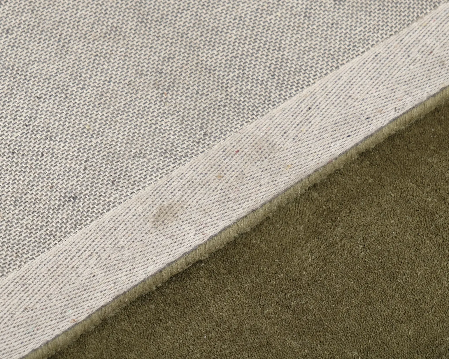 Layered Classic Solid Wool ullmatta 180 x 270 cm Capulet Olive