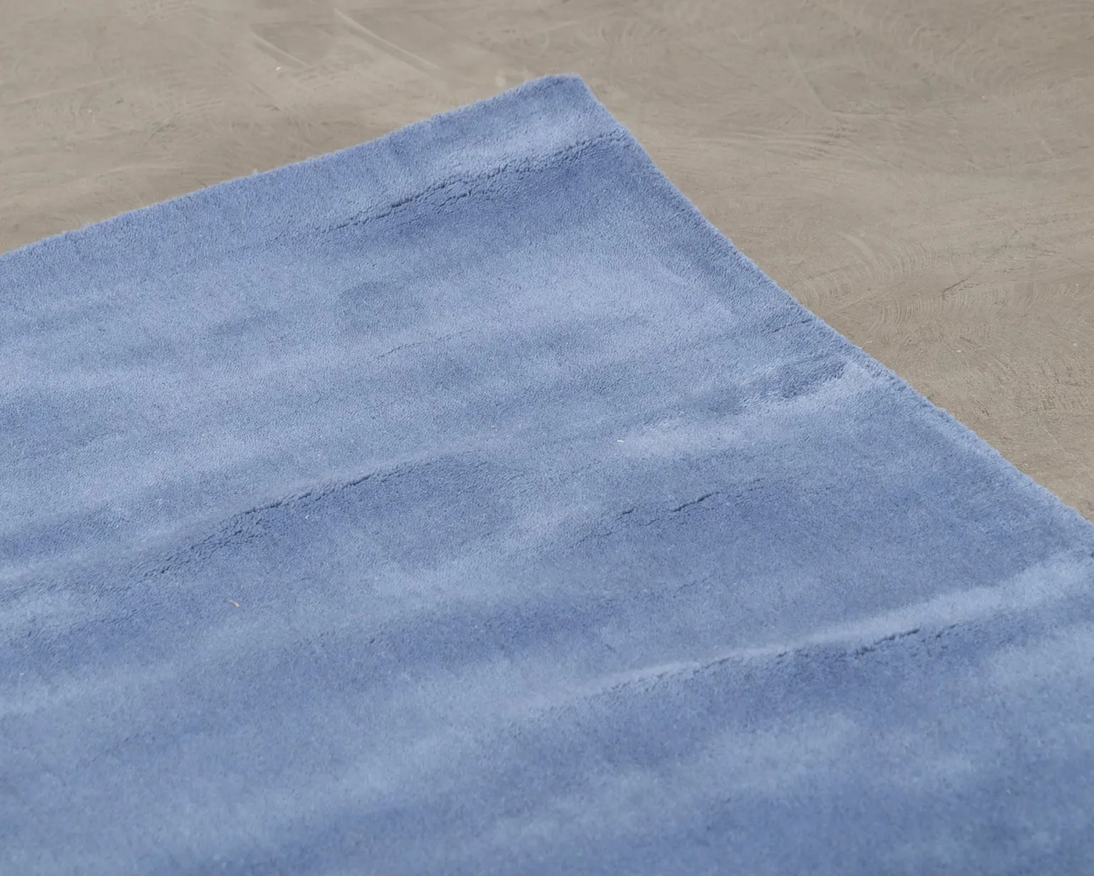 Layered Classic Solid Wool ullmatta 180 x 270 cm cm Cornflower Blue