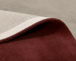 Layered Classic Solid Wool ullmatta 200 x 300 cm vinröd