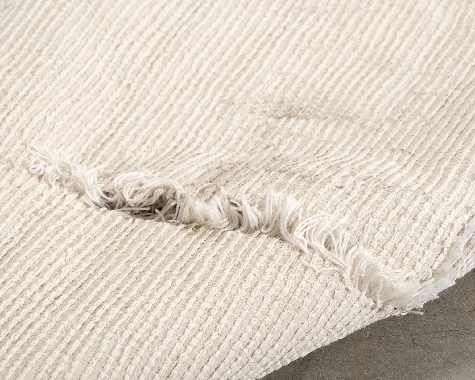 Layered Fallingwater matta 250 x 350 cm Bone White