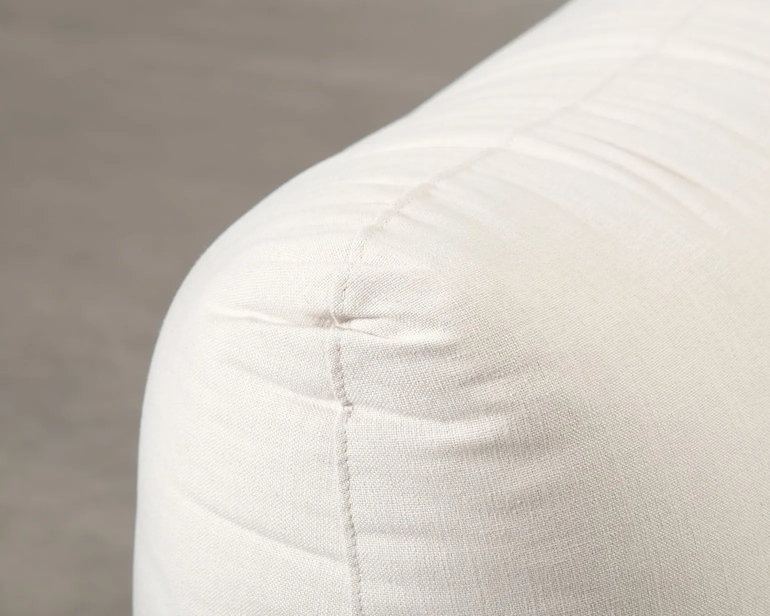 Layered Lotta Agaton 2-sits soffa naturvit