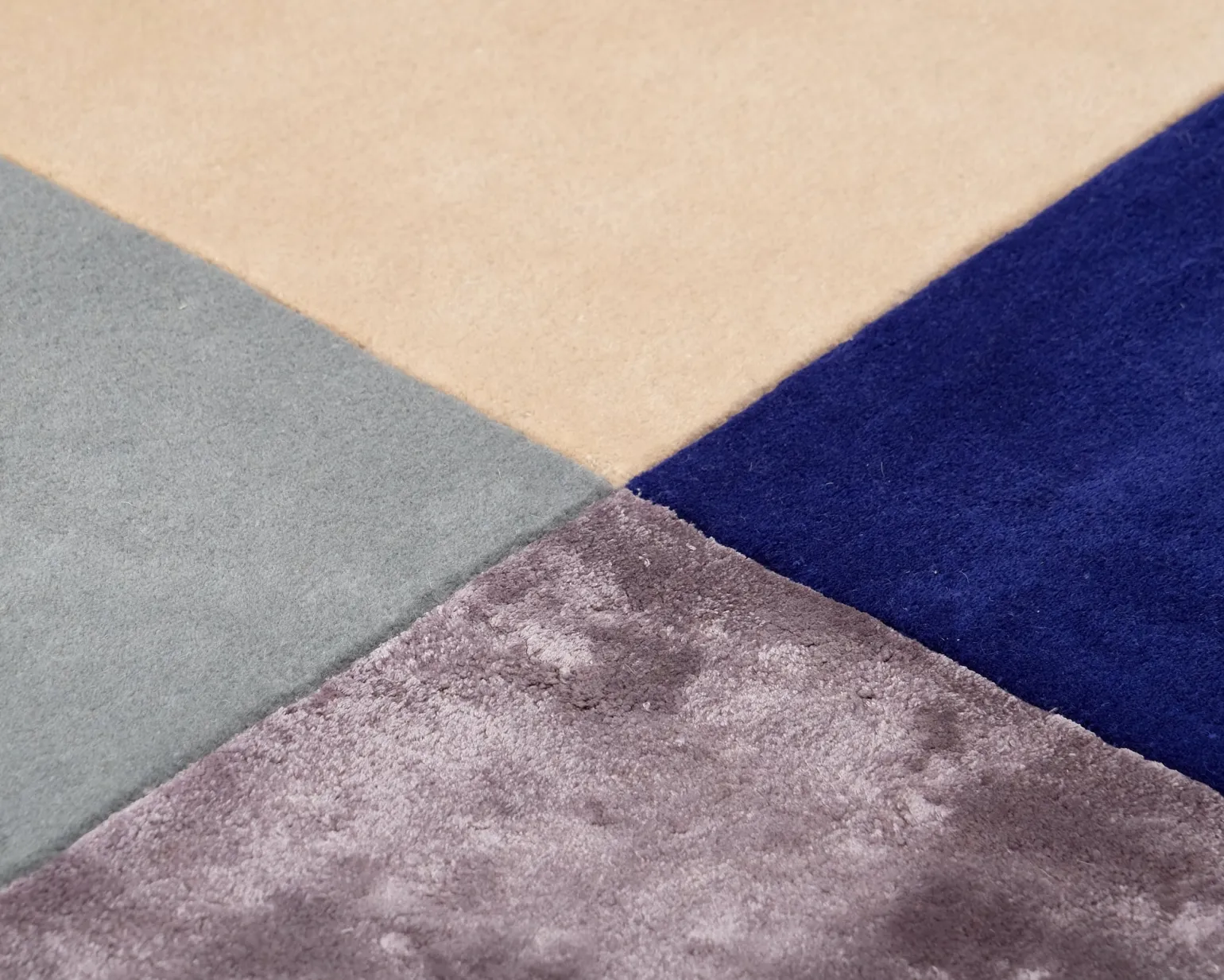 Layered Scandi Northern Light matta 250 x 350 cm