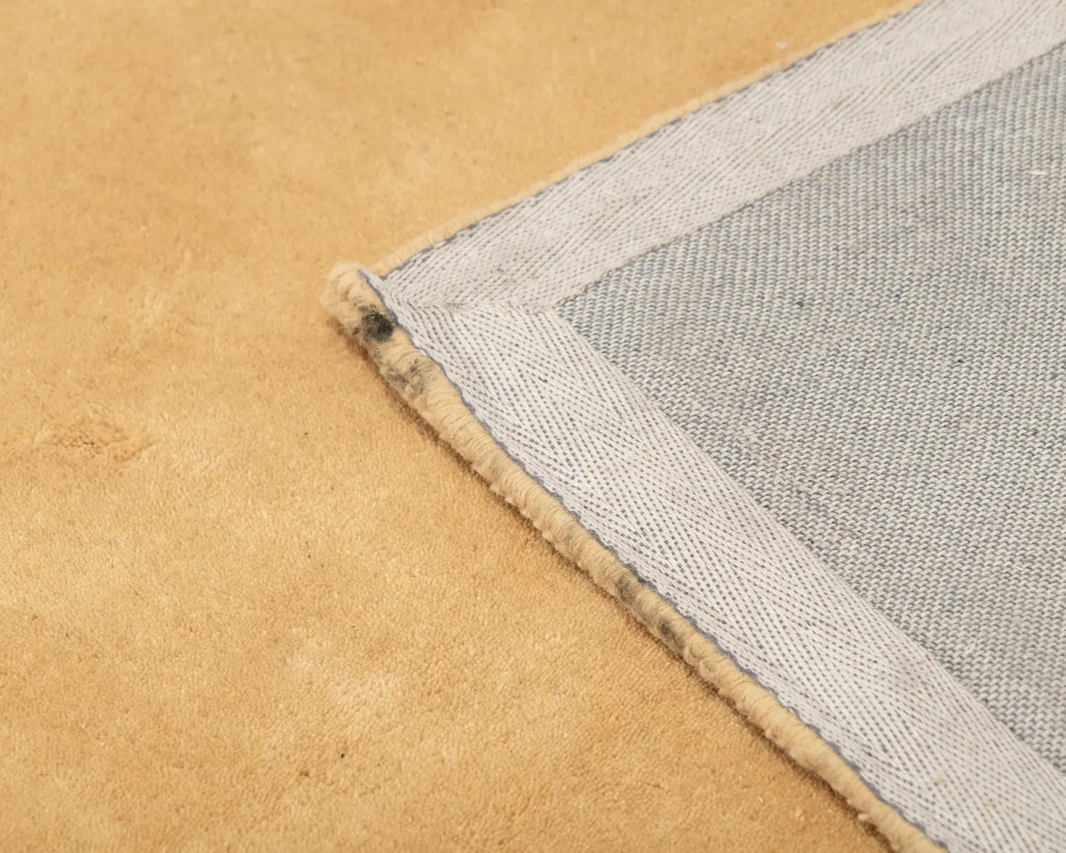 Layered Solid ullmatta 300 x 400 cm Harvest Yellow