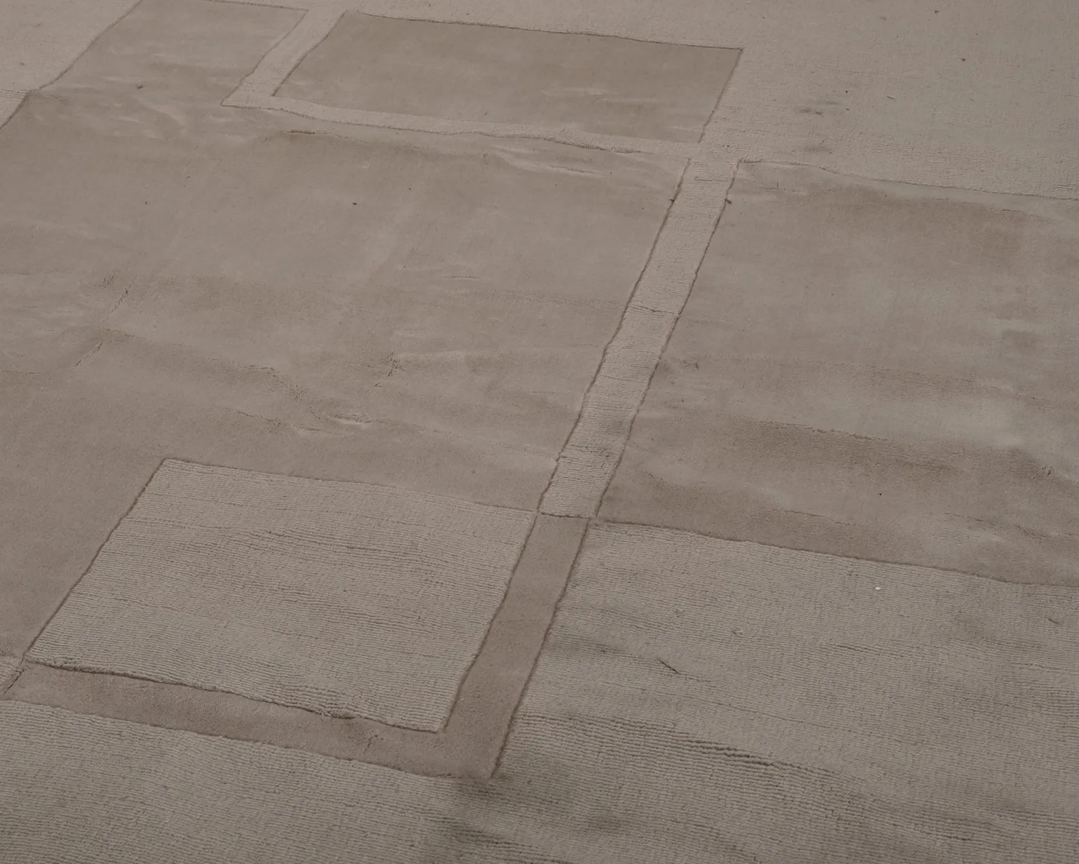 Layered Swedish Grace matta 246 x 345 cm