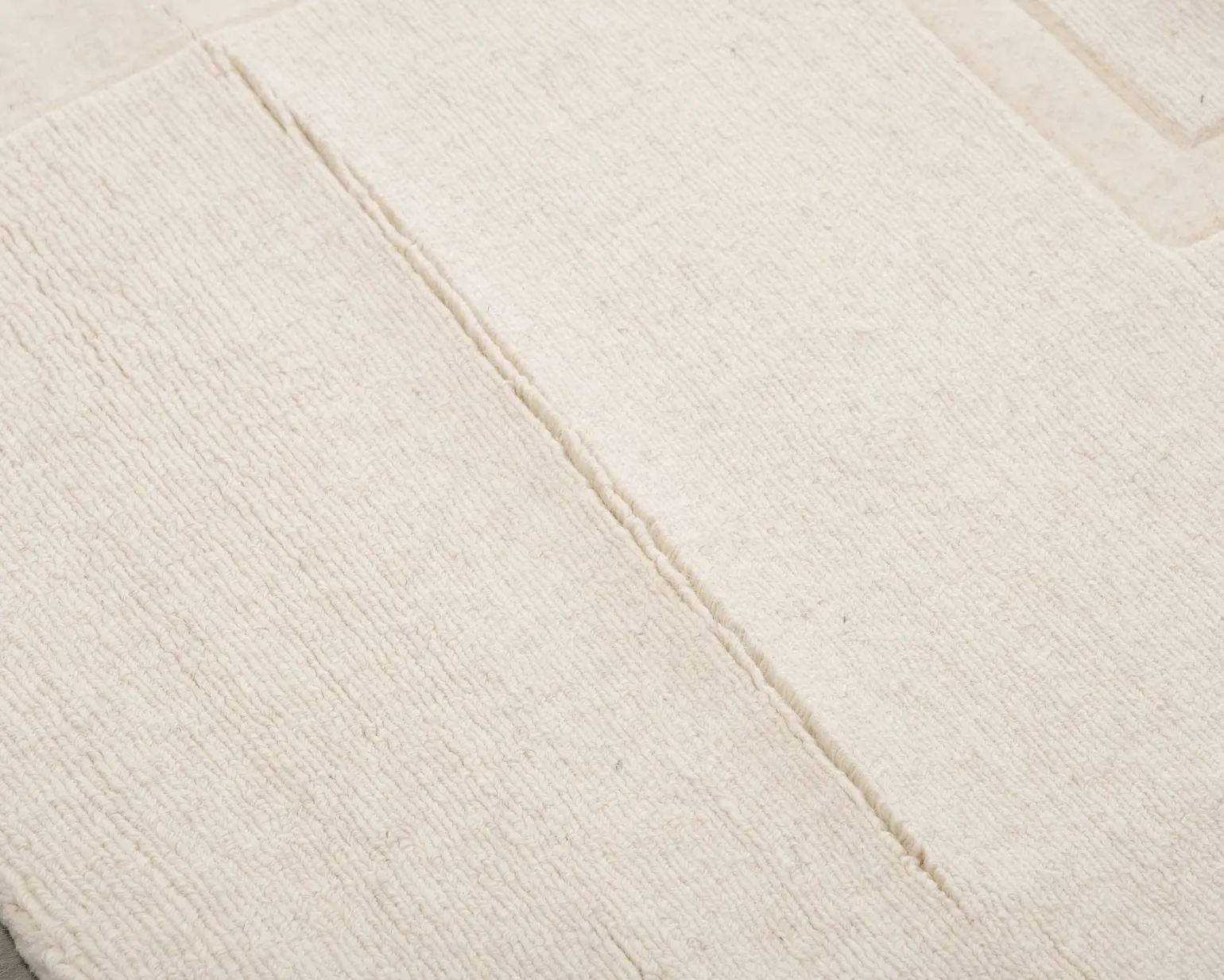 Layered Swedish Grace ullmatta 180 x 270 cm naturvit
