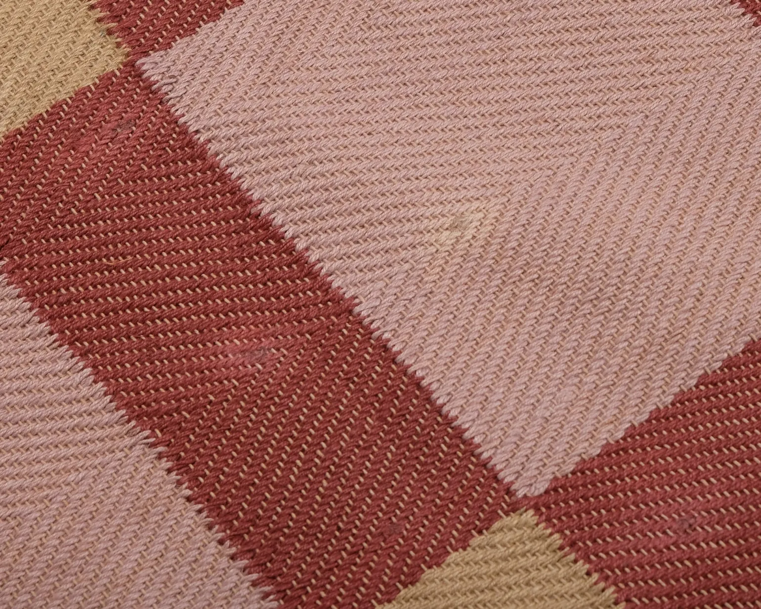 Layered x Evelina Kroon jutematta 180 x 270 cm Plum Punch