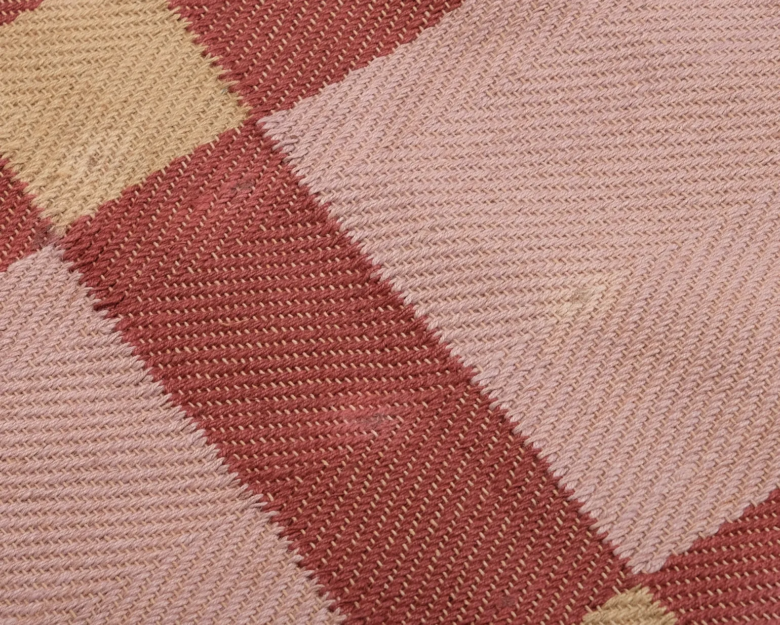 Layered x Evelina Kroon jutematta 180 x 270 cm Plum Punch