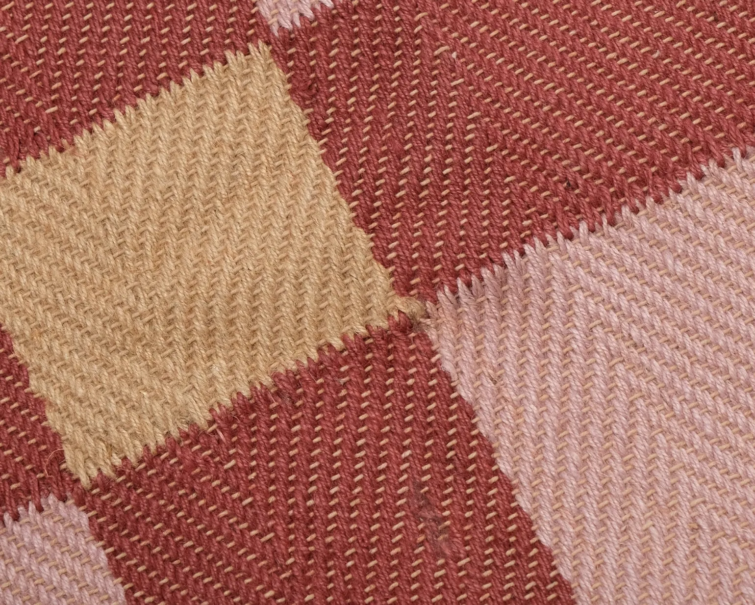 Layered x Evelina Kroon jutematta 180 x 270 cm Plum Punch