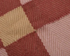 Layered x Evelina Kroon jutematta 180 x 270 cm Plum Punch