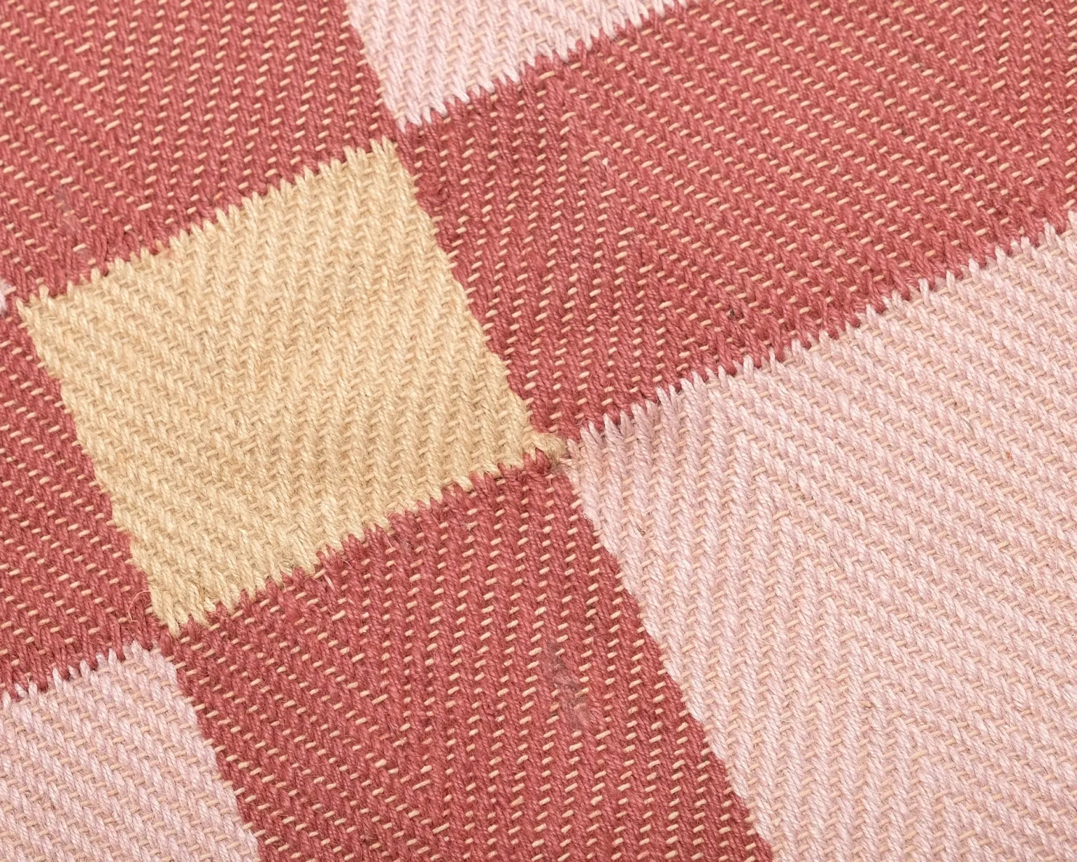 Layered x Evelina Kroon jutematta 180 x 270 cm Plum Punch