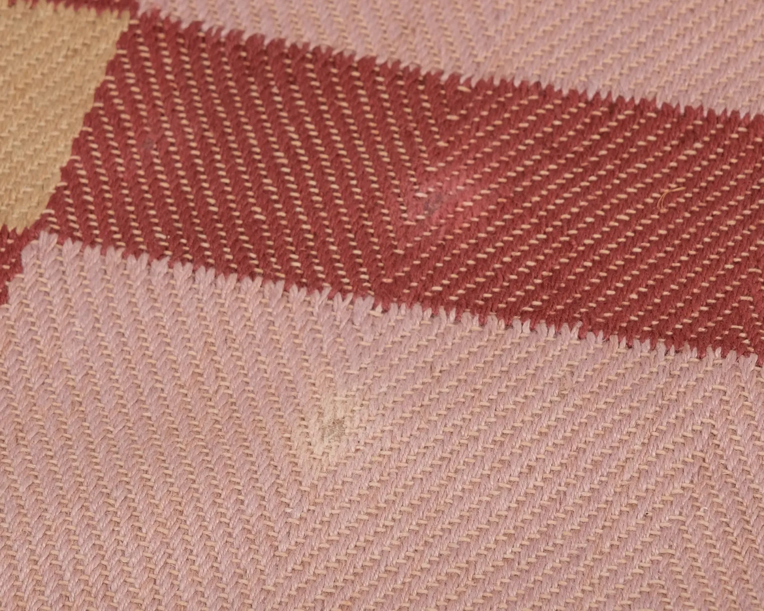 Layered x Evelina Kroon jutematta 180 x 270 cm Plum Punch